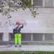 Épület, közintézmény homlokzatának tisztítása - graffiti eltávolítás
